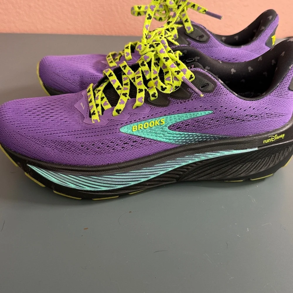 Brooks runDisney Halloween 2025 Ghost 17 - Picture 5 of 5